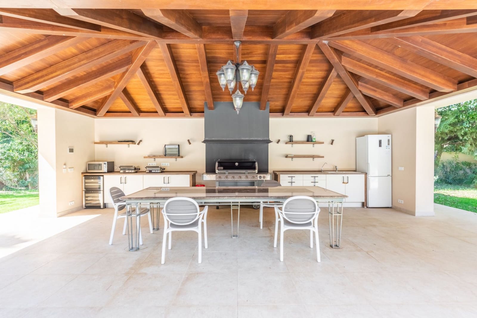 6 bedroom Villa for sale in Guadalmina with pool garage - € 10,800,000 (Ref: 7502333)