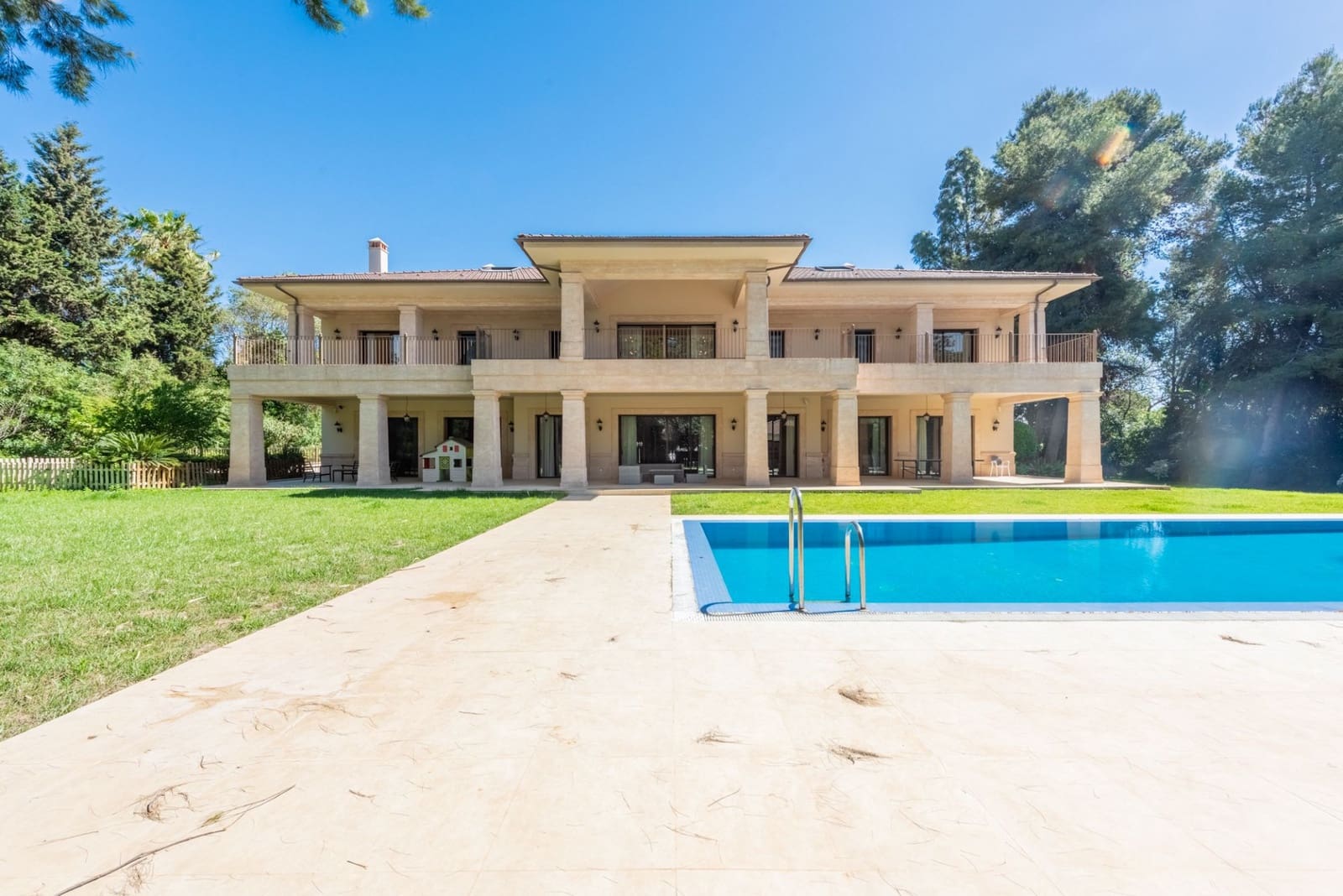 6 bedroom Villa for sale in Guadalmina with pool garage - € 10,800,000 (Ref: 7502333)