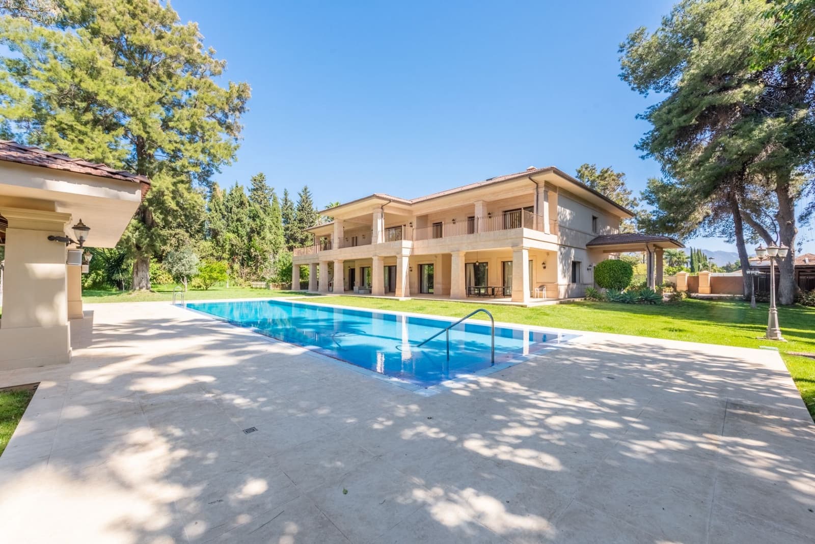 6 bedroom Villa for sale in Guadalmina with pool garage - € 10,800,000 (Ref: 7502333)