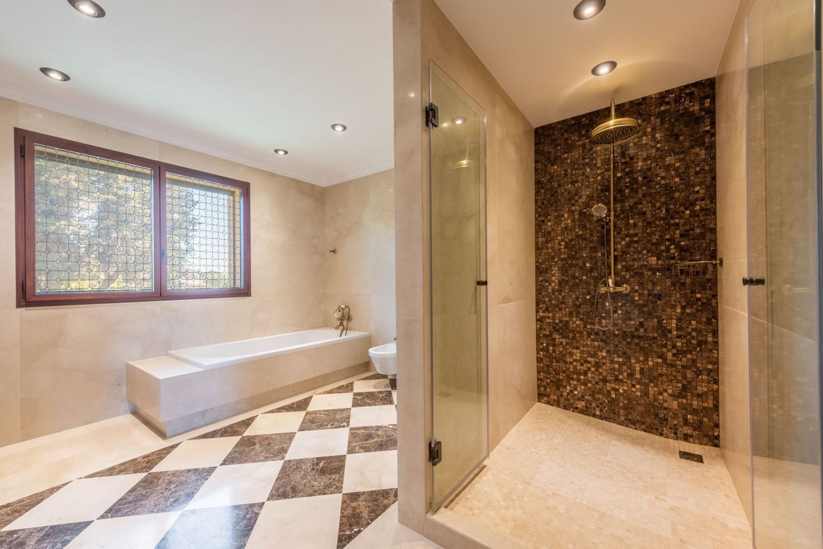 6 bedroom Villa for sale in Guadalmina with pool garage - € 10,800,000 (Ref: 7502333)