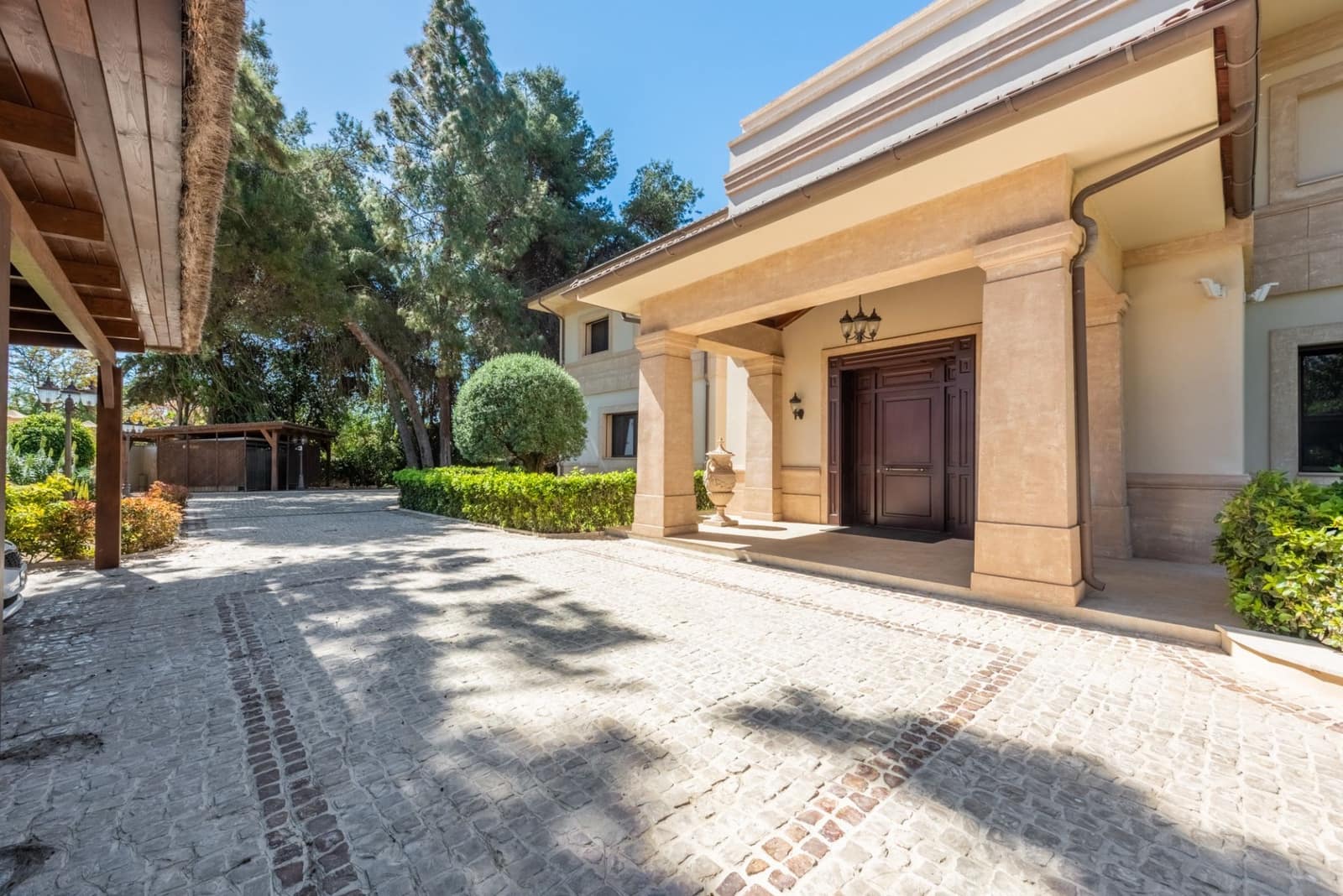 6 bedroom Villa for sale in Guadalmina with pool garage - € 10,800,000 (Ref: 7502333)