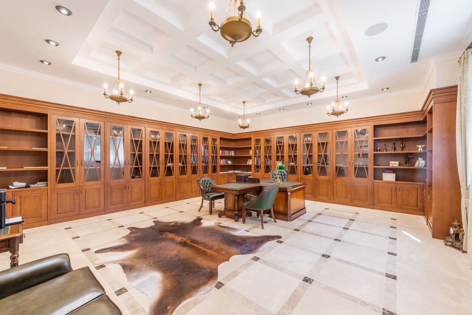 6 bedroom Villa for sale in Guadalmina with pool garage - € 10,800,000 (Ref: 7502333)