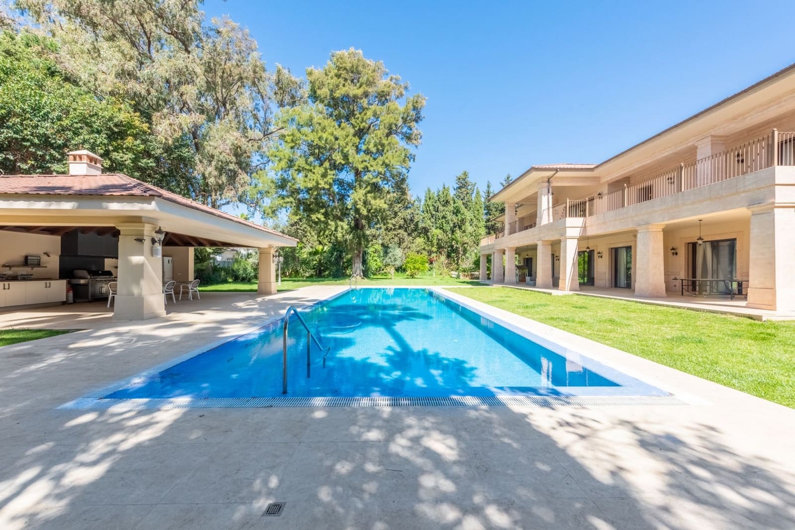 6 bedroom Villa for sale in Guadalmina with pool garage - € 10,800,000 (Ref: 7502333)