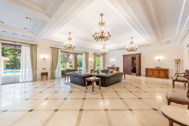 Chalet de 6 habitaciones en Guadalmina Baja, Marbella en venta con piscina garaje - 10.800.000 € (Ref: 7502333)