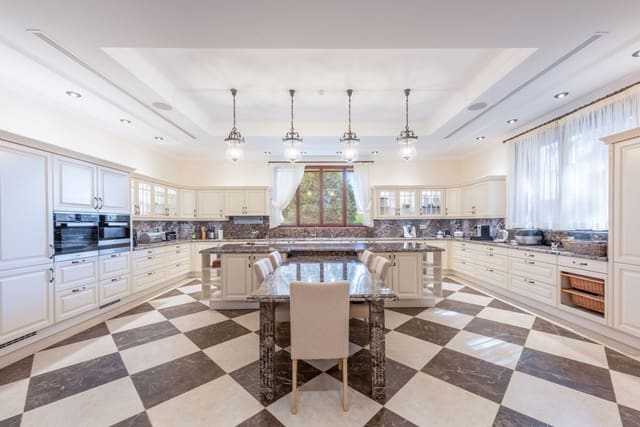 Chalet de 6 habitaciones en Guadalmina Baja, Marbella en venta con piscina garaje - 10.800.000 € (Ref: 7502333)