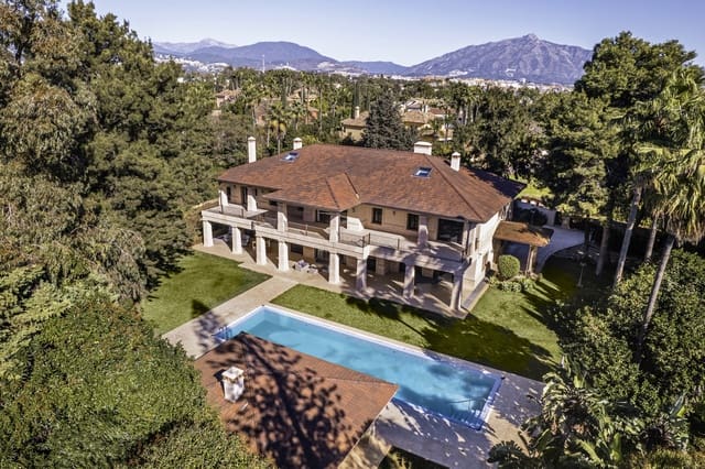 Chalet de 6 habitaciones en Guadalmina Baja, Marbella en venta con piscina garaje - 10.800.000 € (Ref: 7502333)