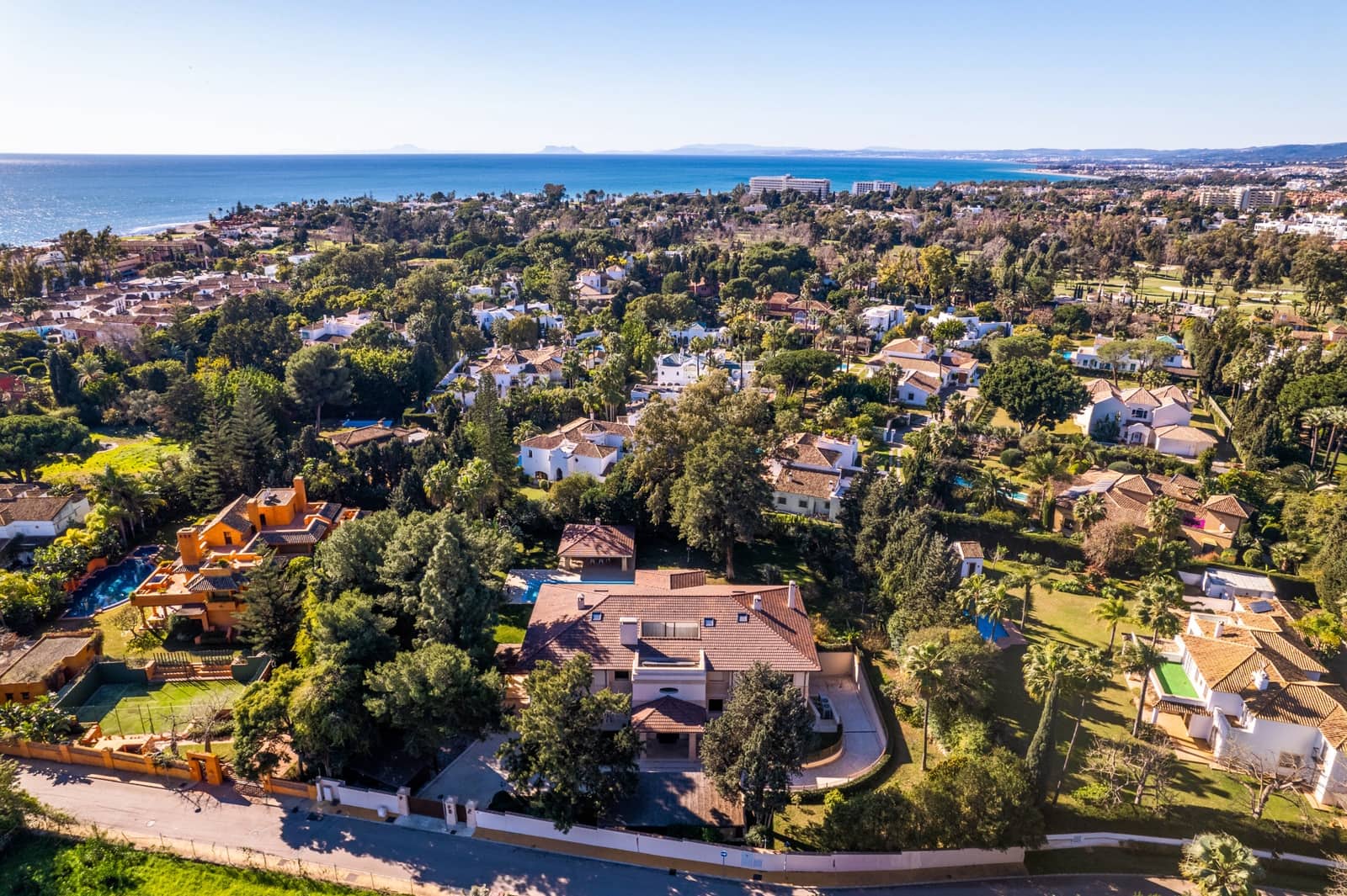 6 bedroom Villa for sale in Guadalmina with pool garage - € 10,800,000 (Ref: 7502333)
