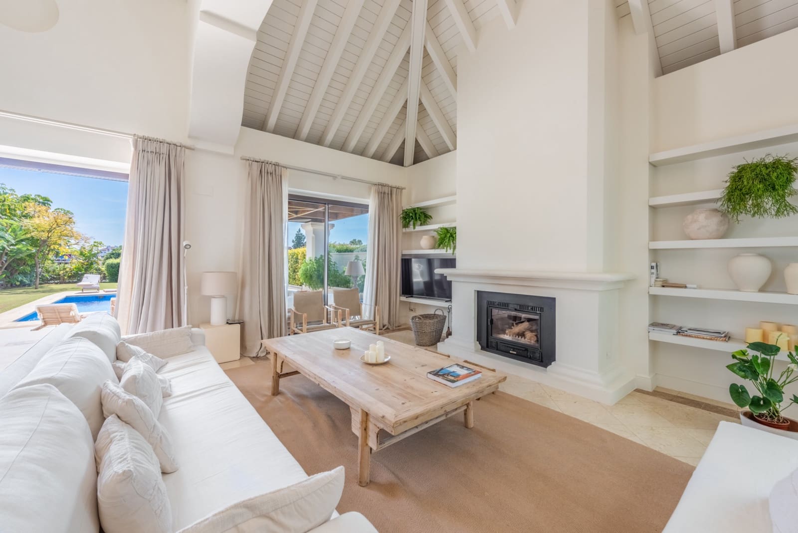 6 bedroom Villa for holiday rental in Marbella with pool garage - € 18,000 (Ref: 7582565)