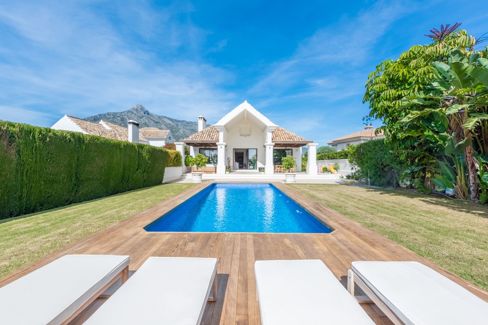 6 bedroom Villa for holiday rental in Marbella with pool garage - € 18,000 (Ref: 7582565)