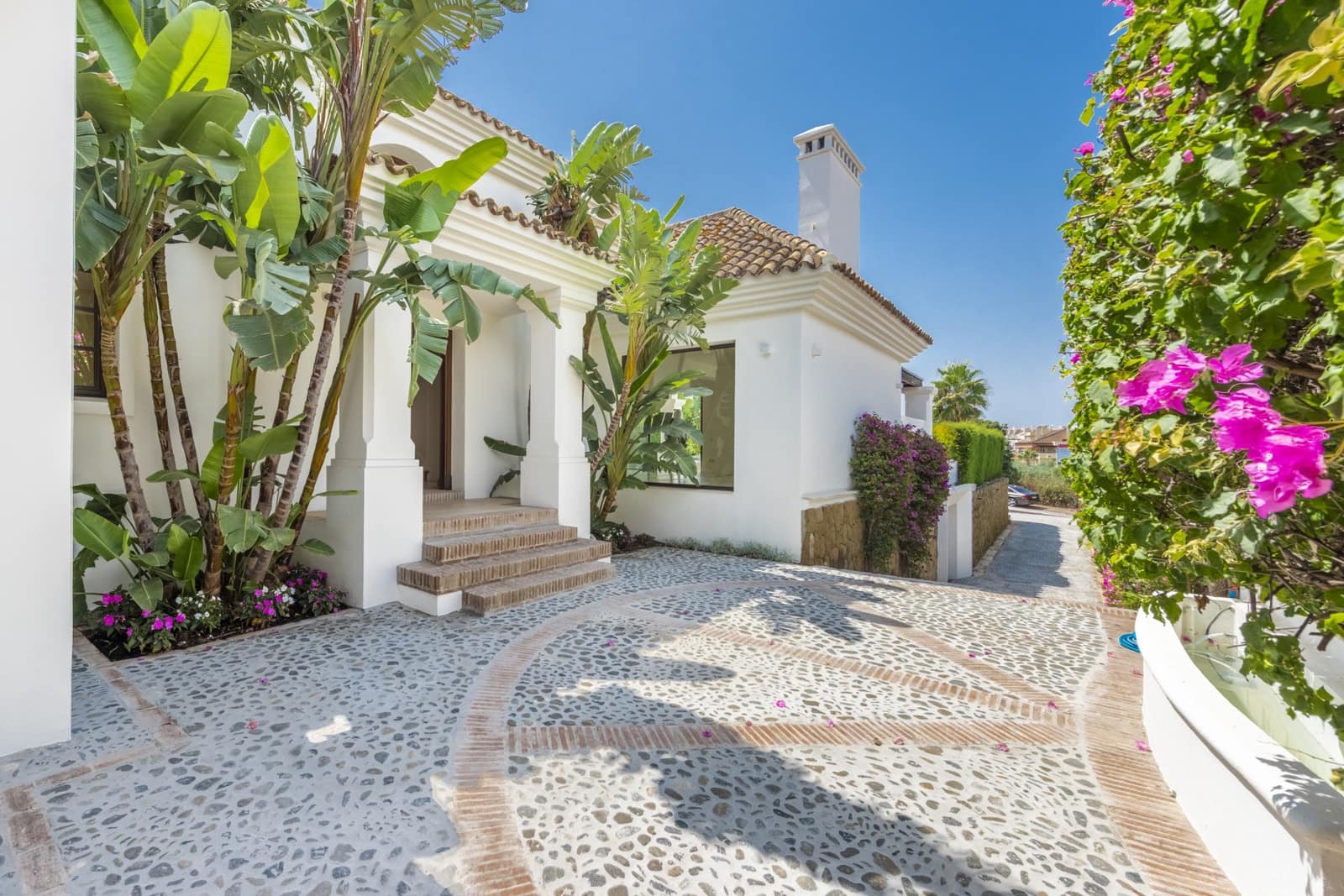 6 bedroom Villa for holiday rental in Marbella with pool garage - € 18,000 (Ref: 7582565)