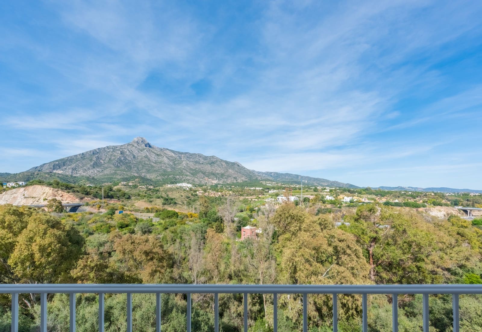 6 bedroom Villa for holiday rental in Marbella with pool garage - € 18,000 (Ref: 7582565)
