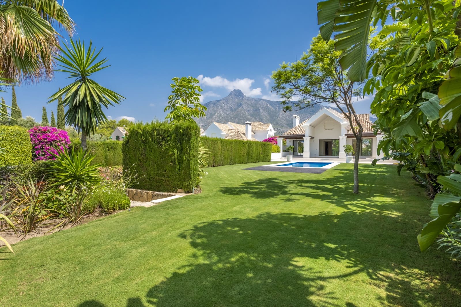 6 bedroom Villa for holiday rental in Marbella with pool garage - € 18,000 (Ref: 7582565)