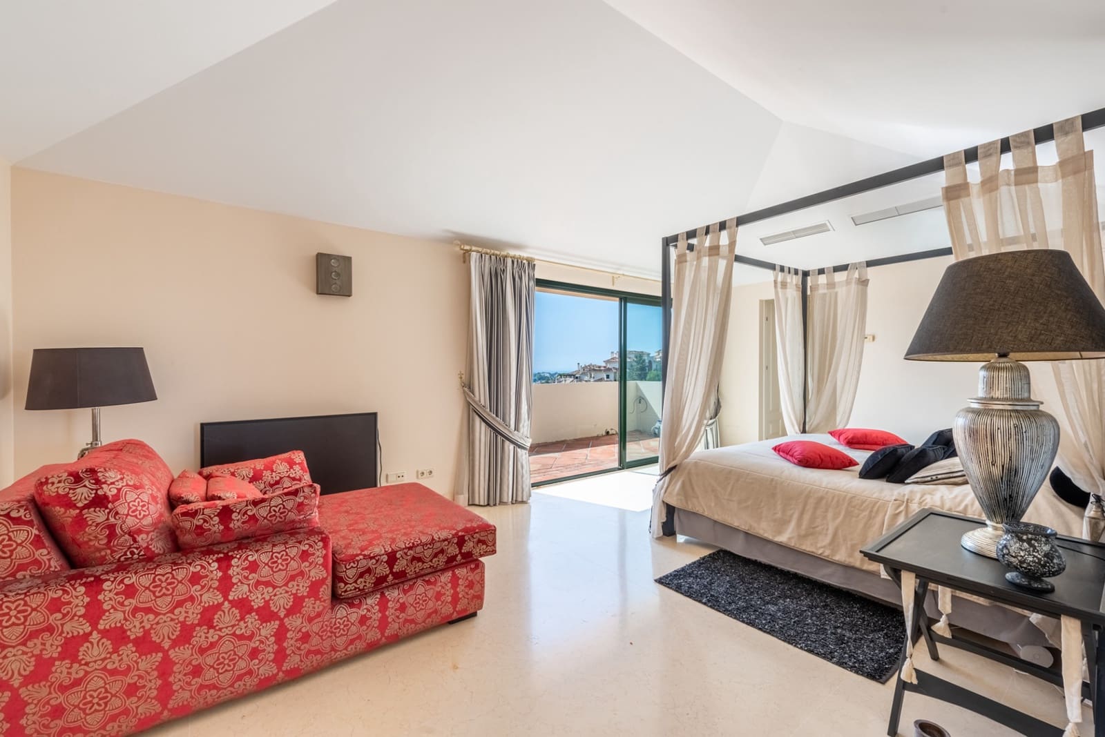 4 chambre Penthouse à vendre à Benahavis avec piscine garage - 1 790 000 € (Ref: 7603261)