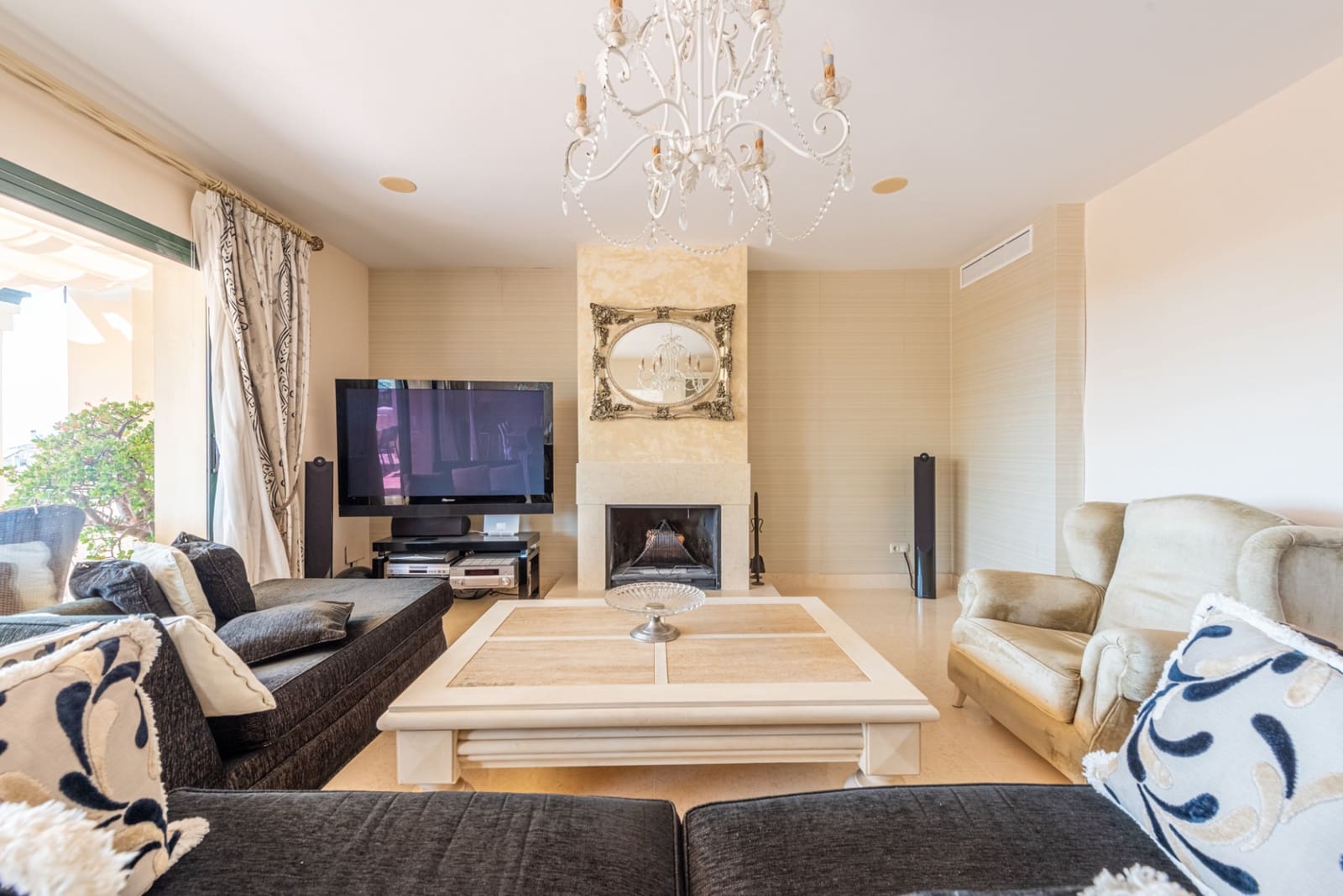 4 chambre Penthouse à vendre à Benahavis avec piscine garage - 1 790 000 € (Ref: 7603261)