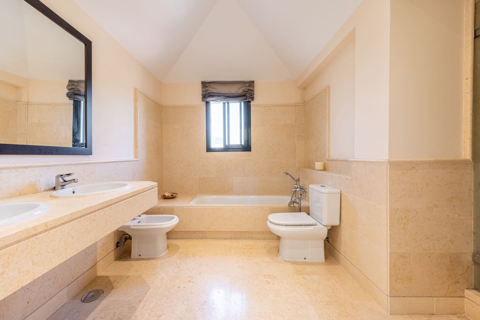 4 chambre Penthouse à vendre à Benahavis avec piscine garage - 1 790 000 € (Ref: 7603261)