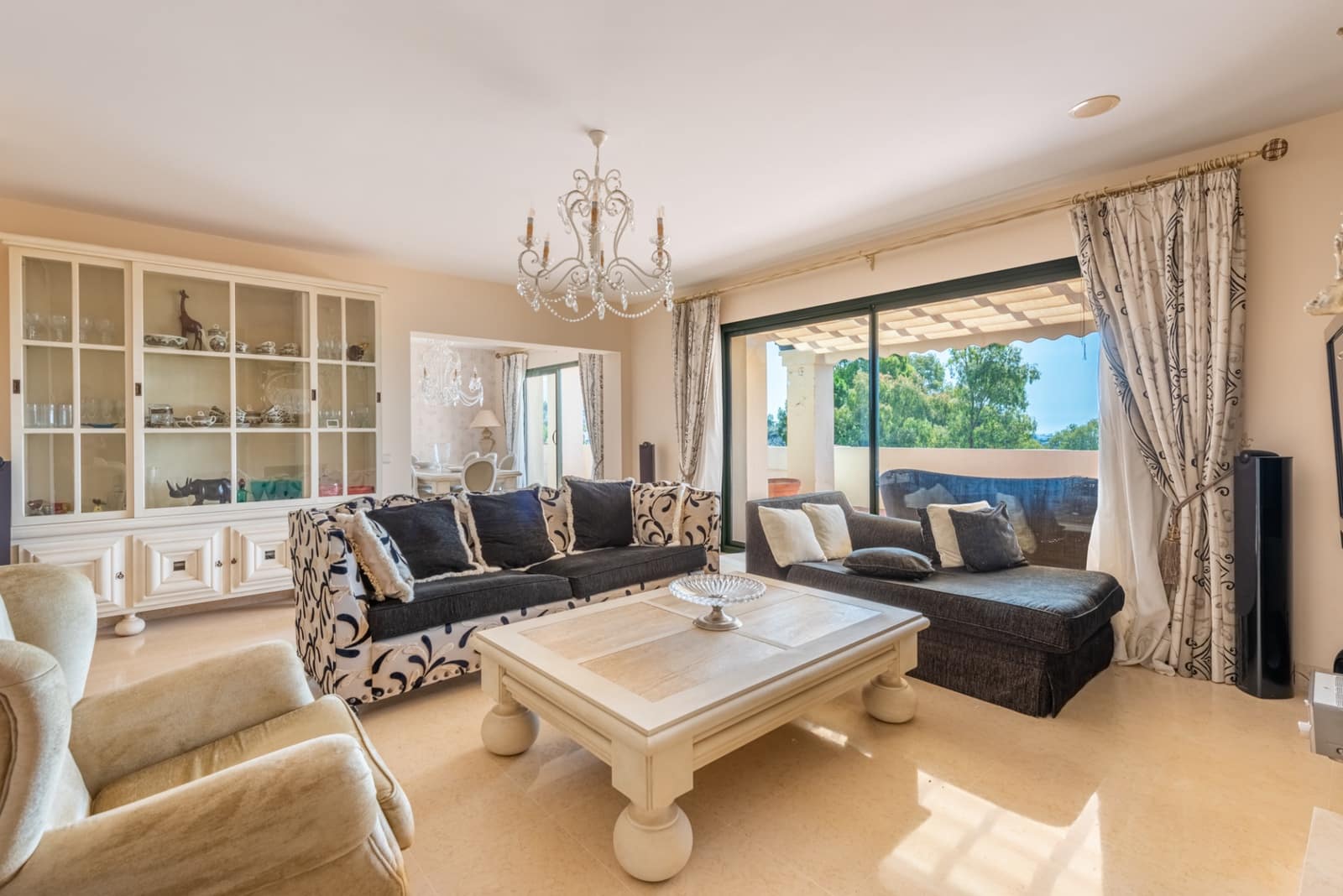 4 chambre Penthouse à vendre à Benahavis avec piscine garage - 1 790 000 € (Ref: 7603261)