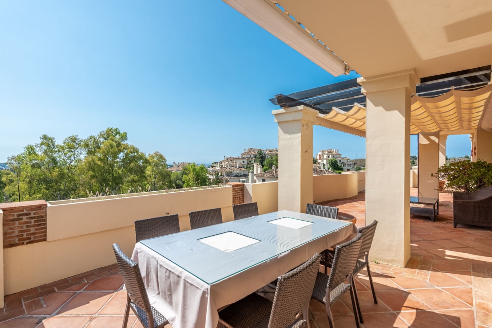 4 chambre Penthouse à vendre à Benahavis avec piscine garage - 1 790 000 € (Ref: 7603261)