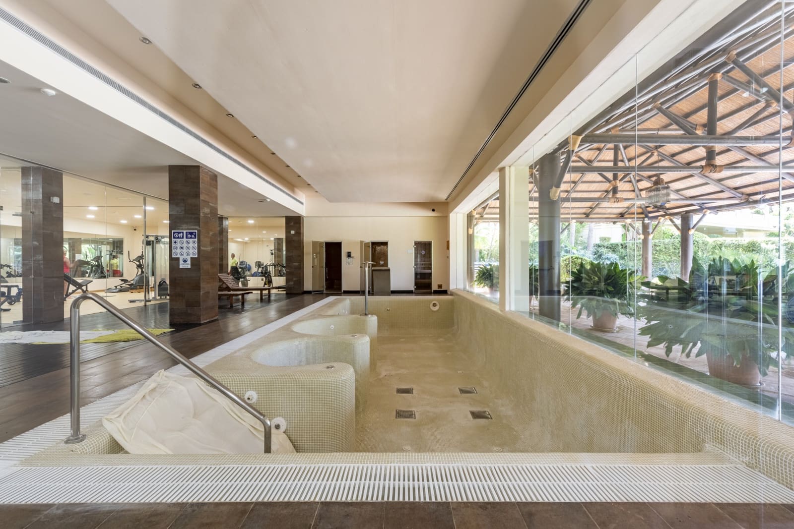 4 chambre Penthouse à vendre à Benahavis avec piscine garage - 1 790 000 € (Ref: 7603261)