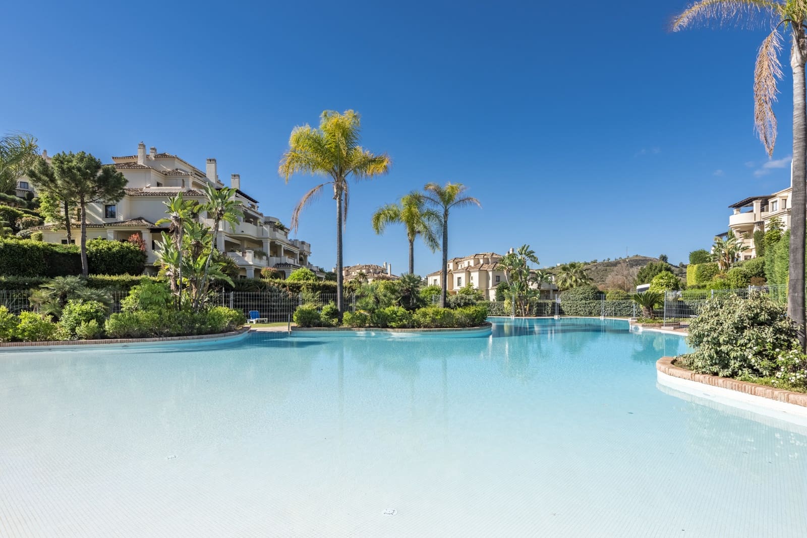 4 chambre Penthouse à vendre à Benahavis avec piscine garage - 1 790 000 € (Ref: 7603261)