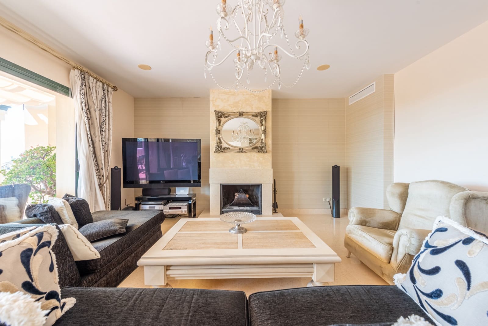 Ático de 4 habitaciones en Benahavís en venta con piscina garaje - 1.790.000 € (Ref: 7603261)