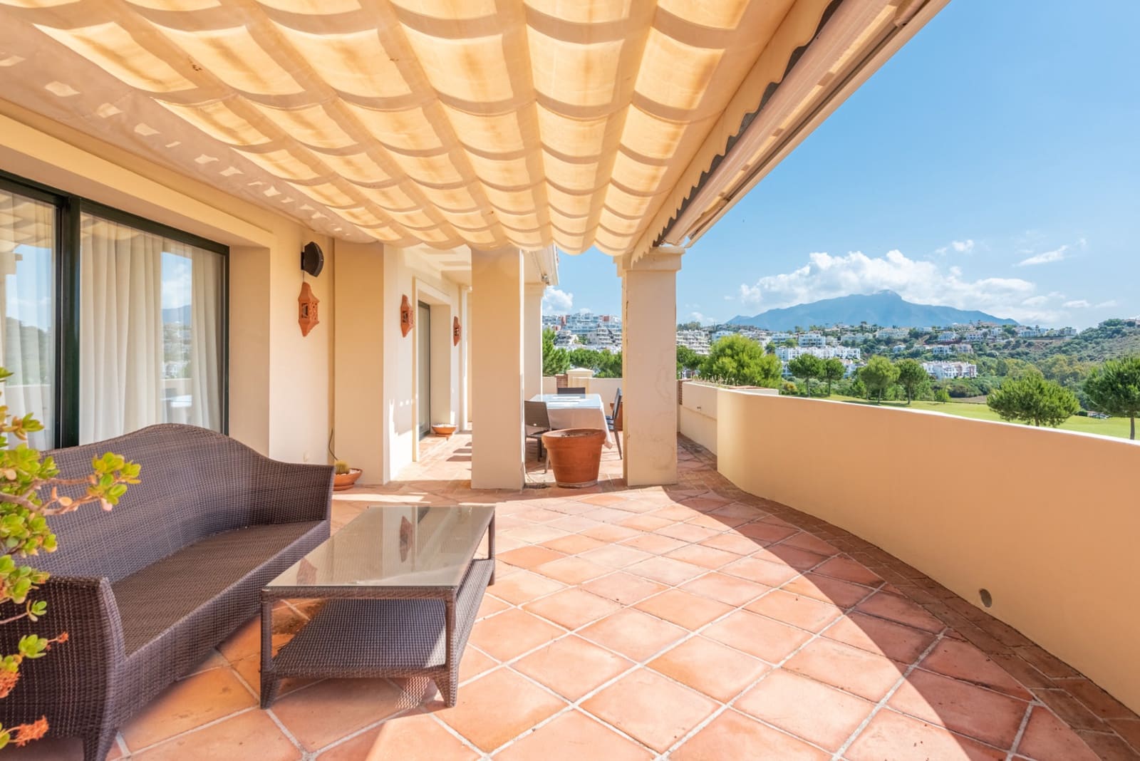 Ático de 4 habitaciones en Benahavís en venta con piscina garaje - 1.790.000 € (Ref: 7603261)