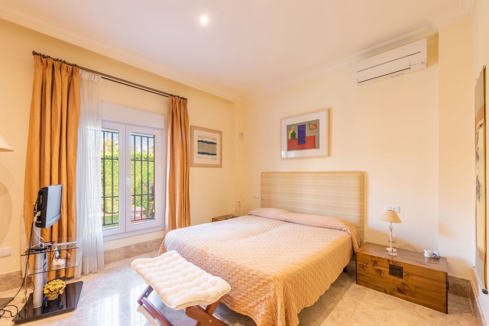 4 bedroom Villa for sale in Marbella with pool garage - € 2,500,000 (Ref: 7621127)