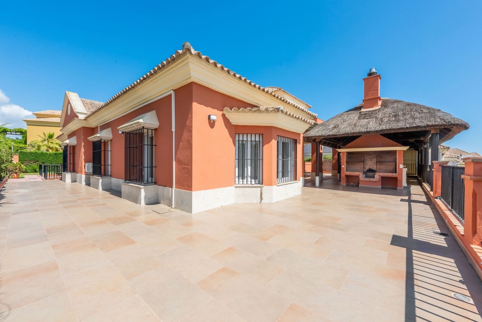 4 bedroom Villa for sale in Marbella with pool garage - € 2,500,000 (Ref: 7621127)