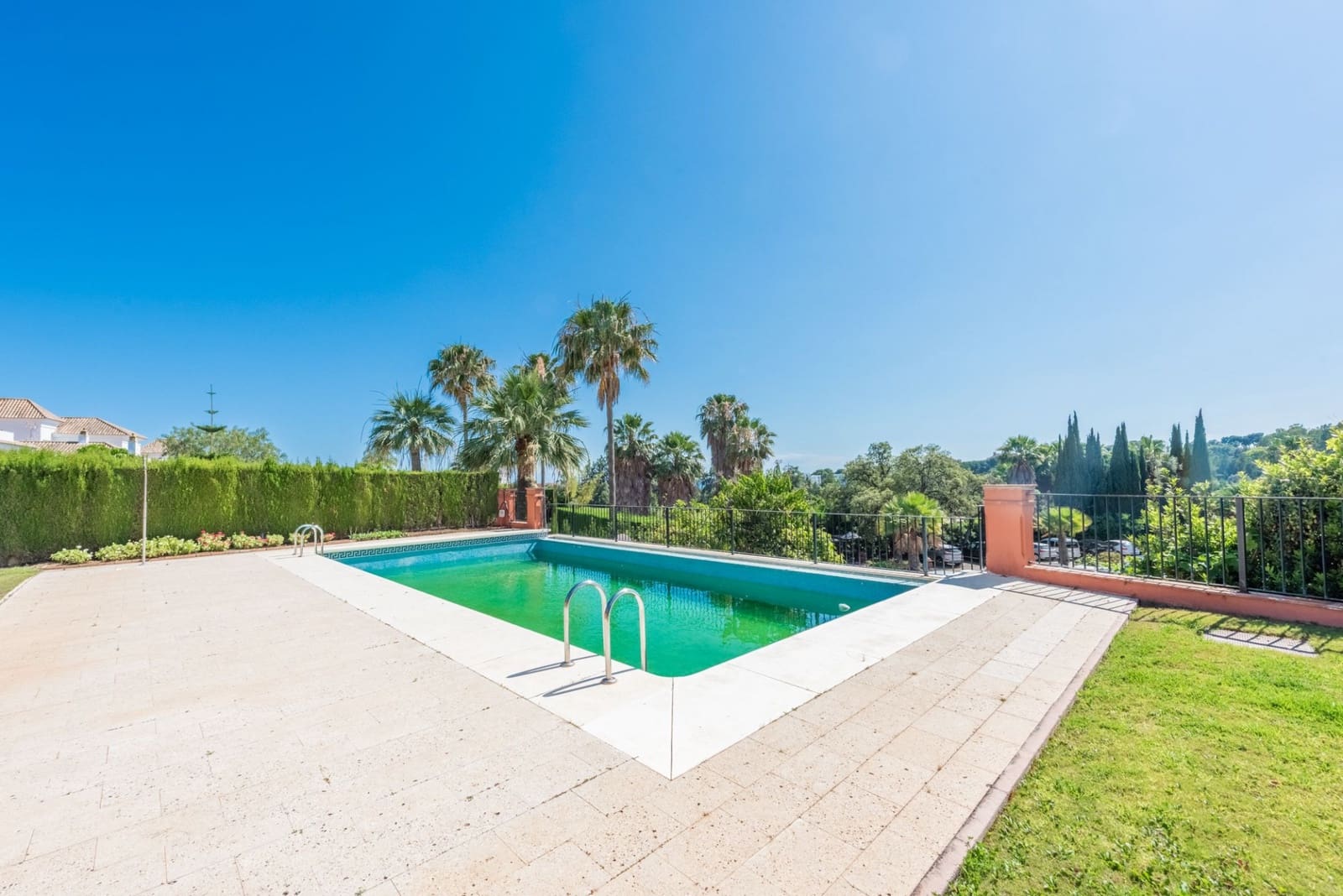 4 bedroom Villa for sale in Marbella with pool garage - € 2,500,000 (Ref: 7621127)