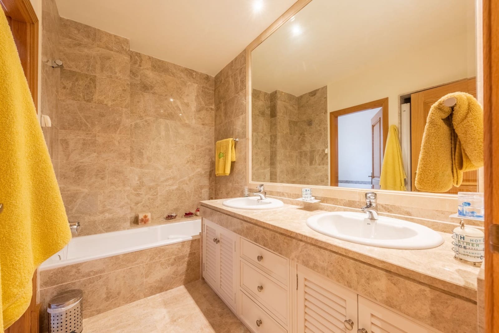 4 bedroom Villa for sale in Marbella with pool garage - € 2,500,000 (Ref: 7621127)