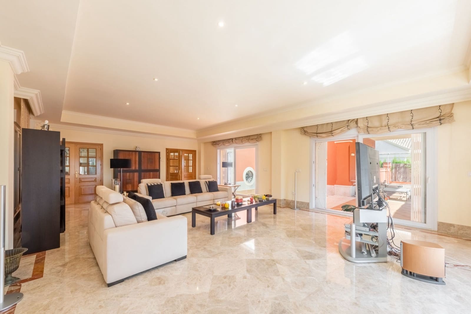 4 bedroom Villa for sale in Marbella with pool garage - € 2,500,000 (Ref: 7621127)