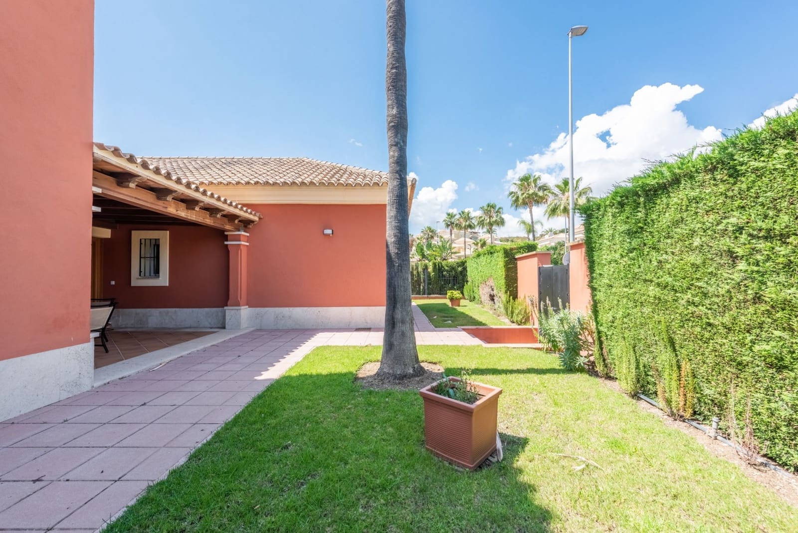 4 bedroom Villa for sale in Marbella with pool garage - € 2,500,000 (Ref: 7621127)