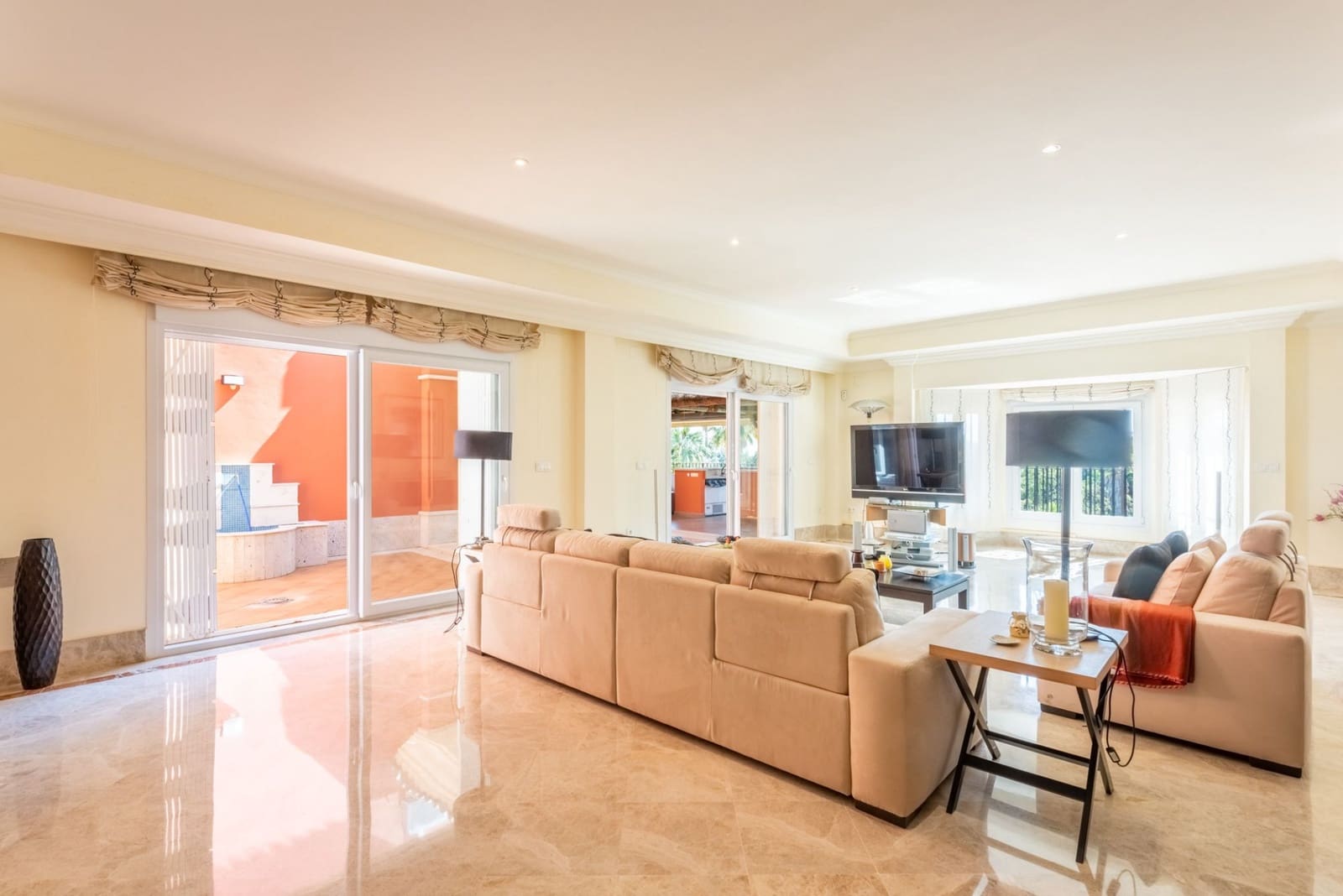 4 bedroom Villa for sale in Marbella with pool garage - € 2,500,000 (Ref: 7621127)