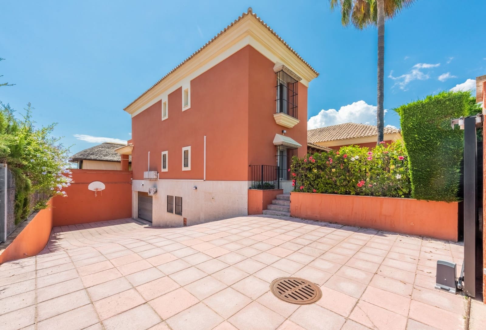 4 bedroom Villa for sale in Marbella with pool garage - € 2,500,000 (Ref: 7621127)