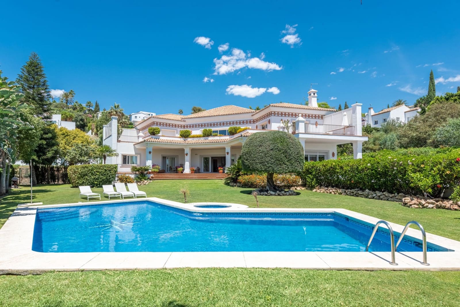 6 bedroom Villa for sale in Benahavis with pool garage - € 2,690,000 (Ref: 7624540)