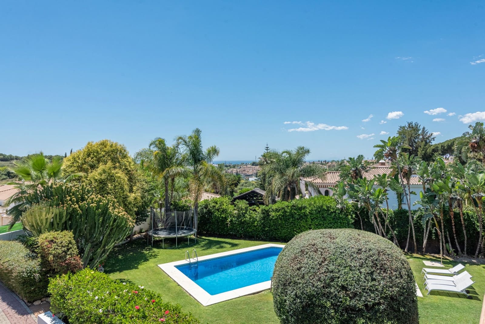 6 bedroom Villa for sale in Benahavis with pool garage - € 2,690,000 (Ref: 7624540)