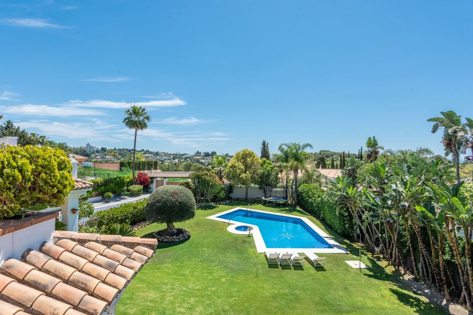 6 bedroom Villa for sale in Benahavis with pool garage - € 2,690,000 (Ref: 7624540)