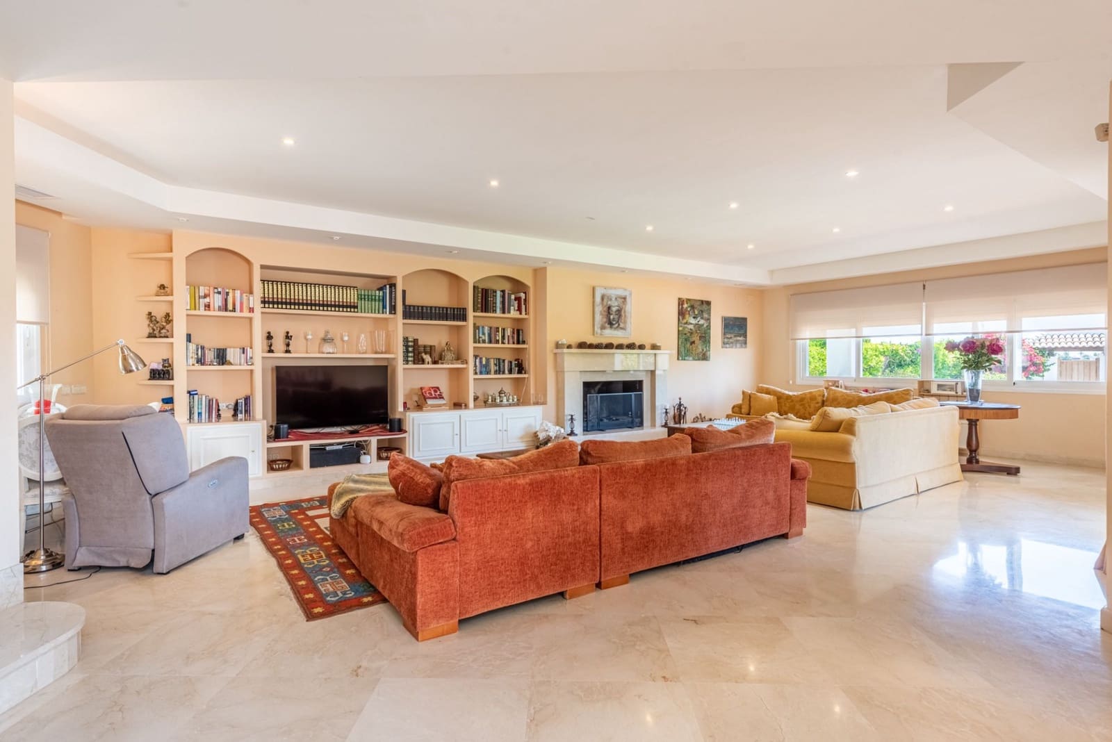 6 bedroom Villa for sale in Benahavis with pool garage - € 2,690,000 (Ref: 7624540)