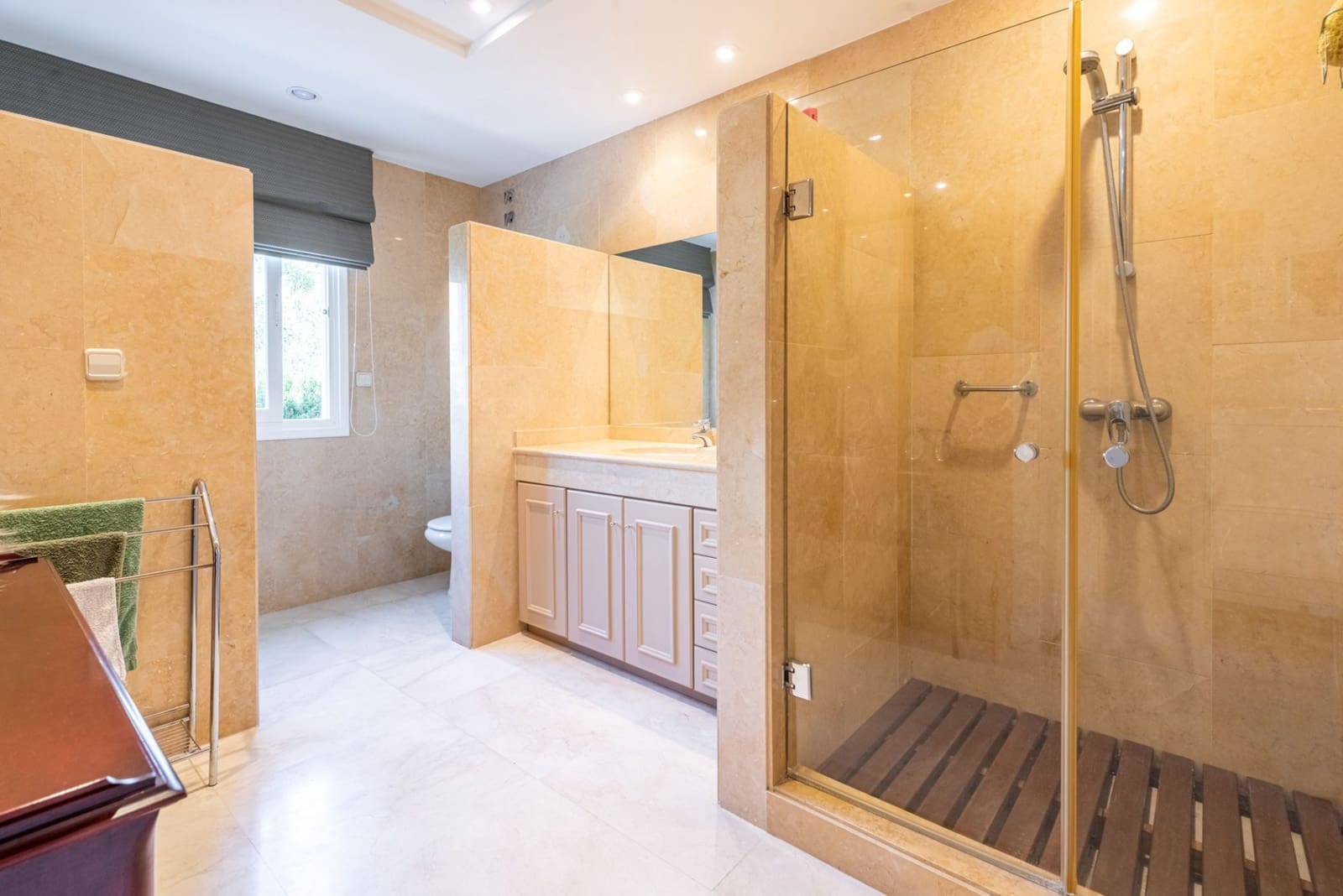 6 bedroom Villa for sale in Benahavis with pool garage - € 2,690,000 (Ref: 7624540)