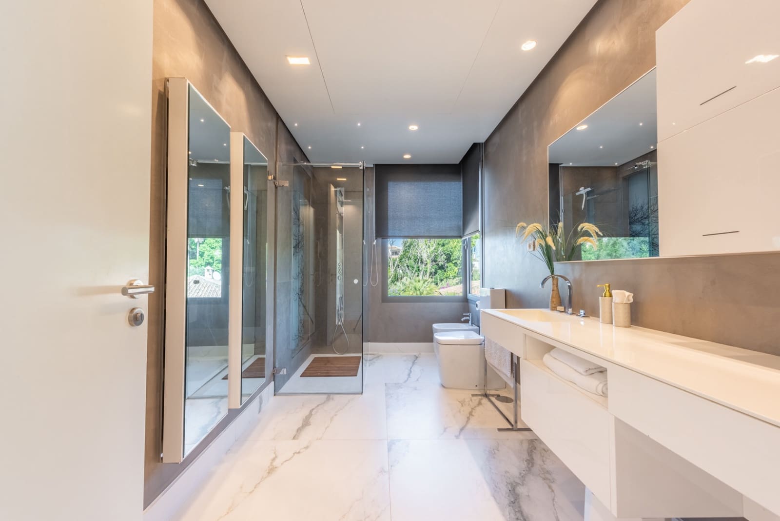 4 bedroom Villa for sale in Marbella with pool garage - € 2,450,000 (Ref: 7665074)