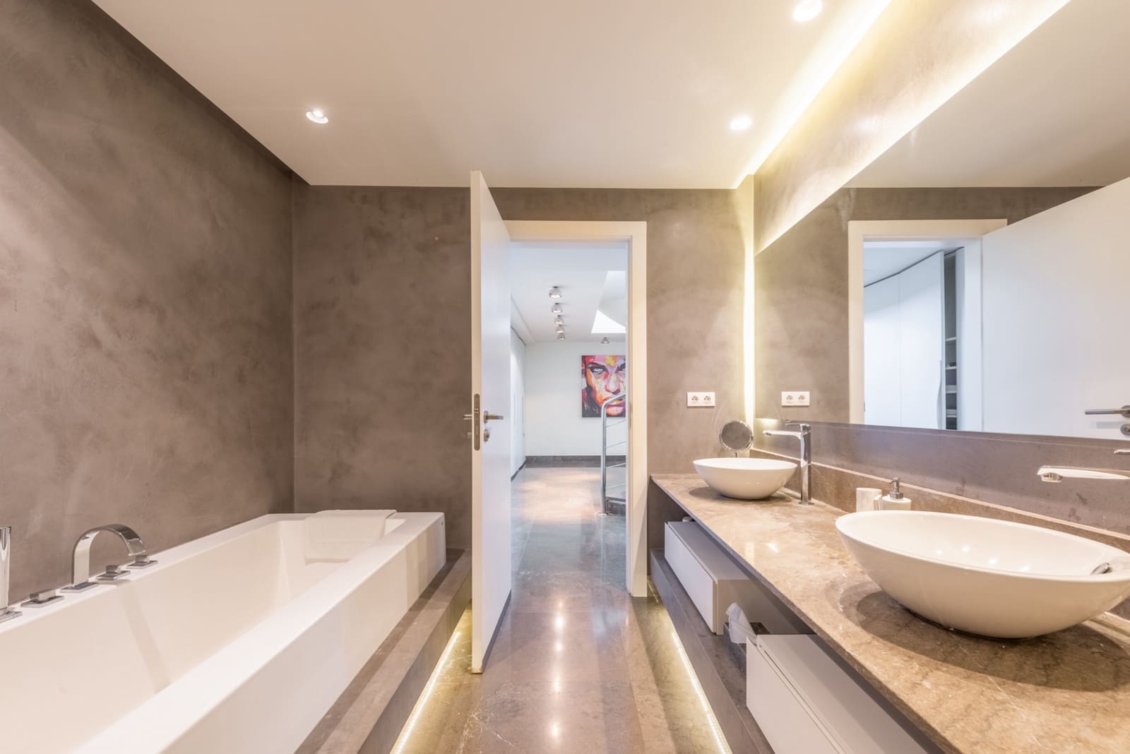 4 bedroom Villa for sale in Marbella with pool garage - € 2,450,000 (Ref: 7665074)