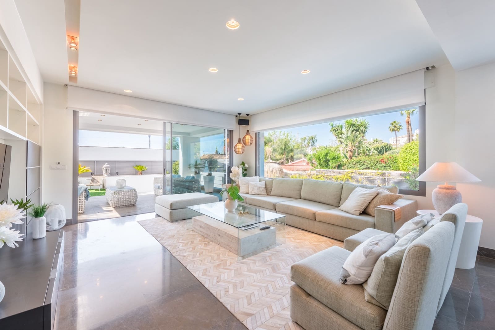 4 bedroom Villa for sale in Marbella with pool garage - € 2,450,000 (Ref: 7665074)