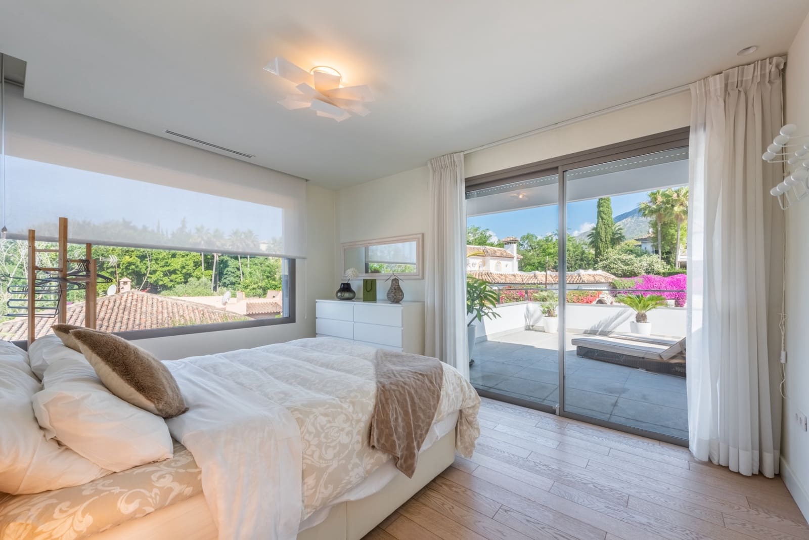 4 bedroom Villa for sale in Marbella with pool garage - € 2,450,000 (Ref: 7665074)