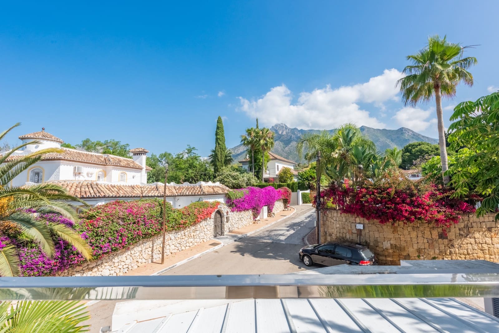 4 bedroom Villa for sale in Marbella with pool garage - € 2,450,000 (Ref: 7665074)