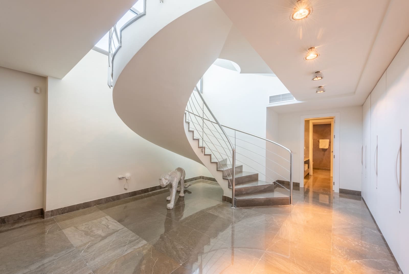 4 bedroom Villa for sale in Marbella with pool garage - € 2,450,000 (Ref: 7665074)