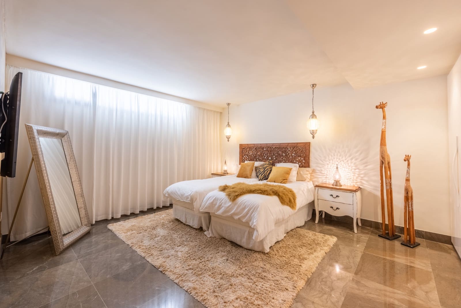 4 bedroom Villa for sale in Marbella with pool garage - € 2,450,000 (Ref: 7665074)