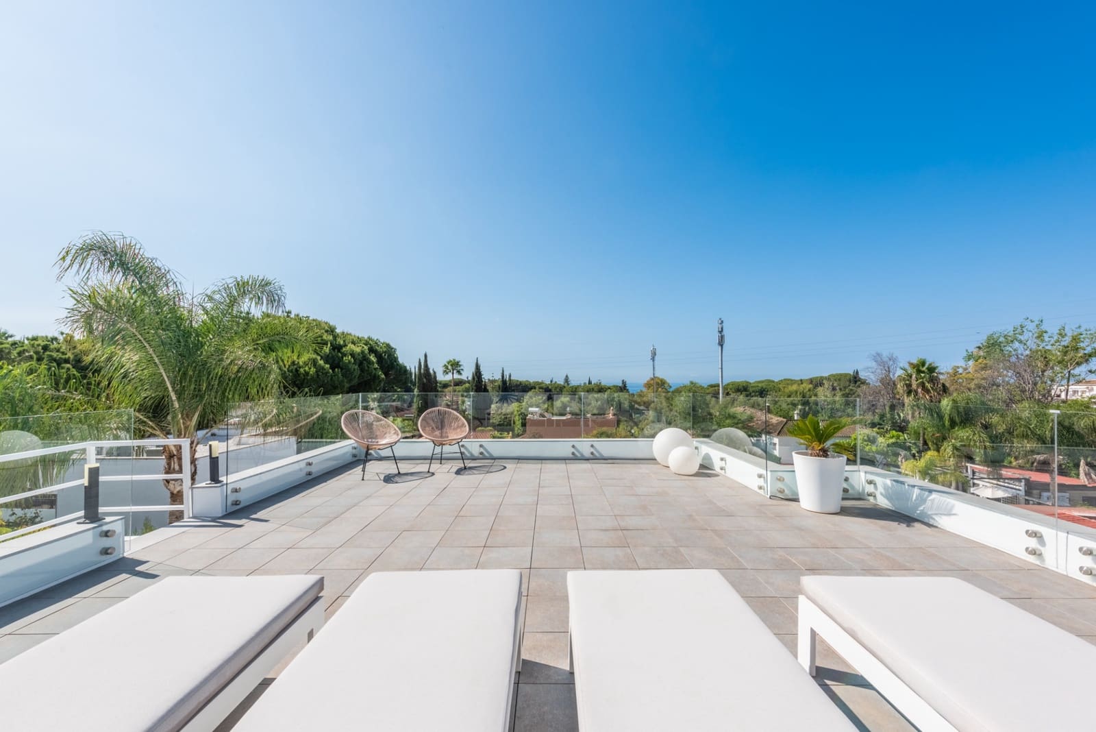 4 bedroom Villa for sale in Marbella with pool garage - € 2,450,000 (Ref: 7665074)