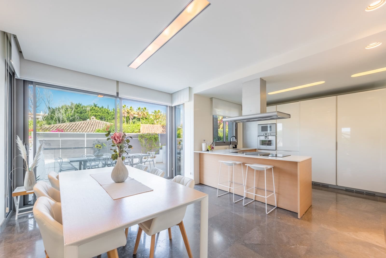 4 bedroom Villa for sale in Marbella with pool garage - € 2,450,000 (Ref: 7665074)