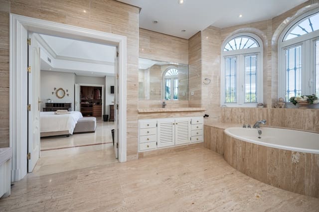 7 slaapkamer Villa te koop in Marbella met zwembad garage - € 5.595.000 (Ref: 7706546)