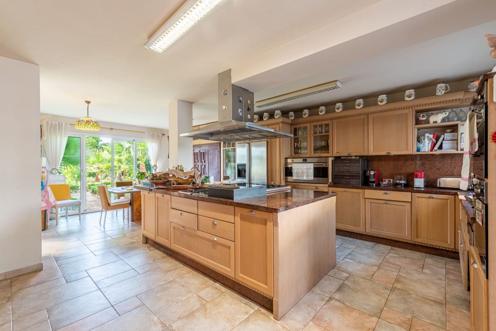 5 bedroom Villa for sale in Benahavis with pool garage - € 4,800,000 (Ref: 7714879)