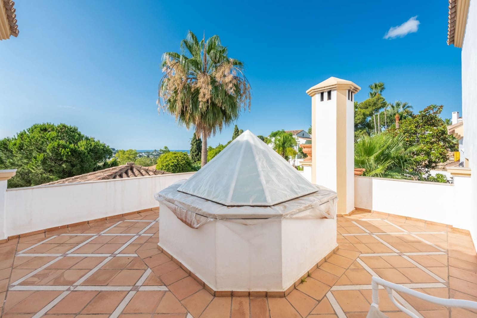 5 bedroom Villa for sale in Benahavis with pool garage - € 4,800,000 (Ref: 7714879)